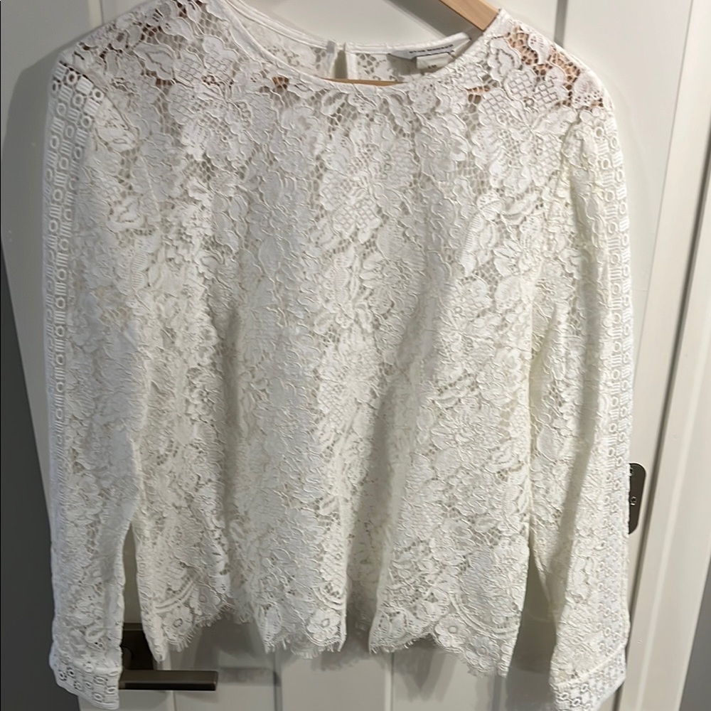White embellished blouse with crew neck and 3/4 sleeves